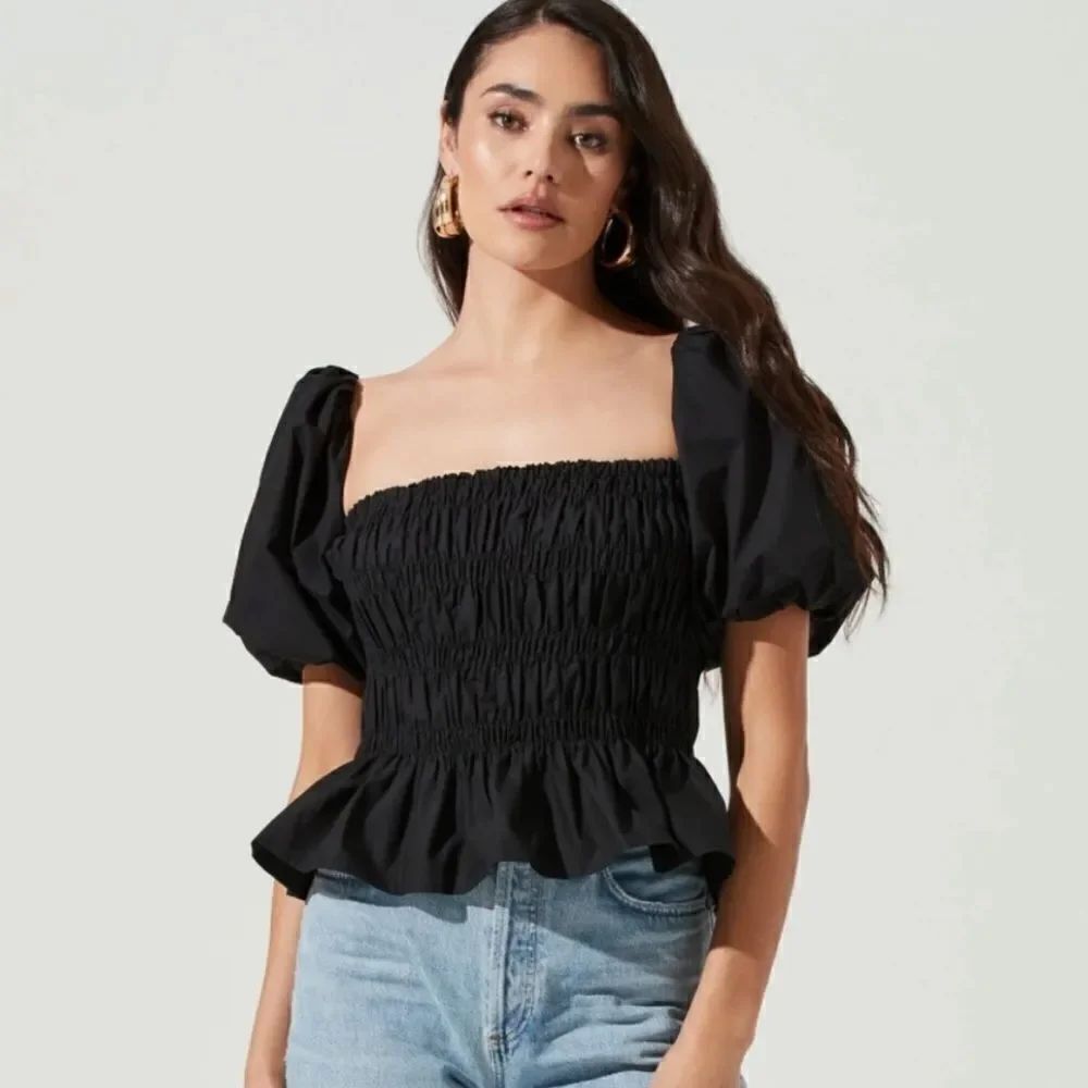 ASTR The Label Savina Black Bubble Sleeve Smocked Top